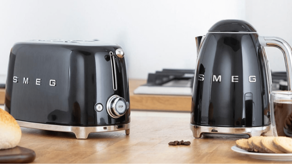 Toaster Raffle Enter Raffle to Win Smeg Toaster and Kettle hosted by Daisy's Draws