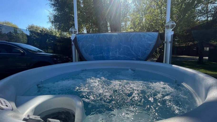 rossandcoatesluxurybreaks